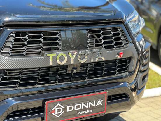 TOYOTA-HILUX-2.8 D-4D TURBO DIESEL CD GR-S 4X4 AUTOMÁTICO TOYOTA-HILUX-2022