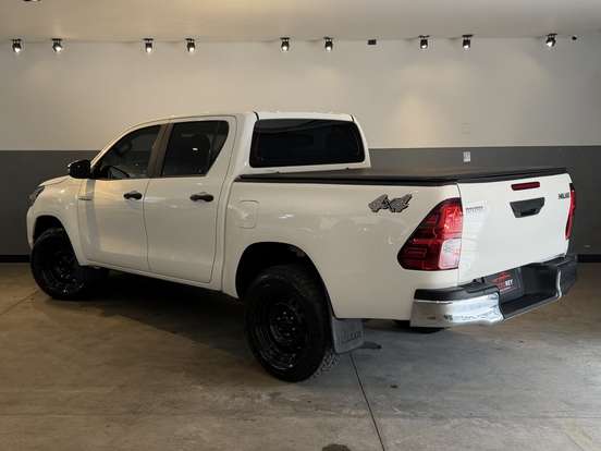 TOYOTA-HILUX-2022