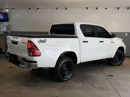 TOYOTA-HILUX-2.8 D-4D TURBO DIESEL CD POWER PACK 4X4 MANUAL TOYOTA-HILUX-2022