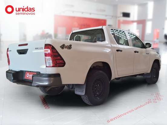 TOYOTA-HILUX-2024