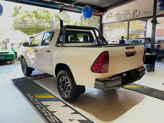 TOYOTA-HILUX-2.8 D-4D TURBO DIESEL CD POWER PACK 4X4 MANUAL TOYOTA-HILUX-2022