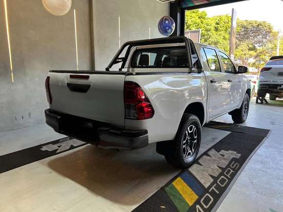 TOYOTA-HILUX-2022