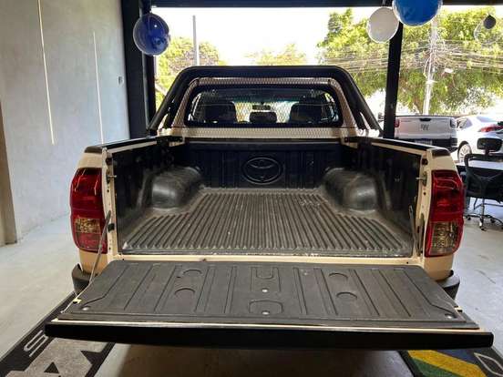 TOYOTA-HILUX-2022