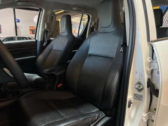 TOYOTA-HILUX-2022
