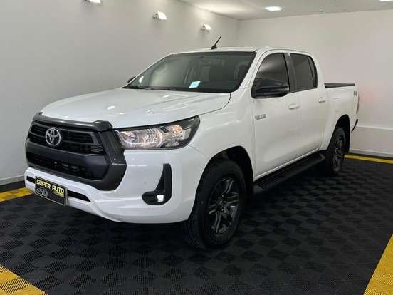 TOYOTA-HILUX-2.8 D-4D TURBO DIESEL CD SR 4X4 AUTOMÁTICO TOYOTA-HILUX-2022
