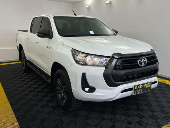 TOYOTA-HILUX-2.8 D-4D TURBO DIESEL CD SR 4X4 AUTOMÁTICO TOYOTA-HILUX-2022