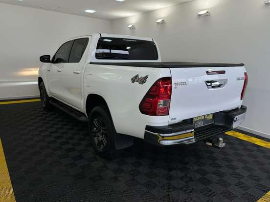TOYOTA-HILUX-2.8 D-4D TURBO DIESEL CD SR 4X4 AUTOMÁTICO TOYOTA-HILUX-2022