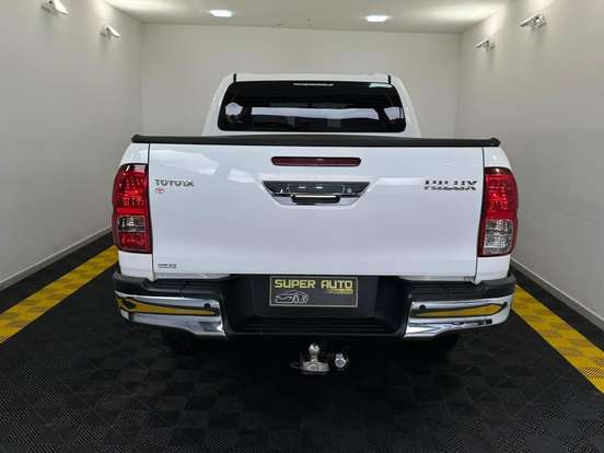 TOYOTA-HILUX-2.8 D-4D TURBO DIESEL CD SR 4X4 AUTOMÁTICO TOYOTA-HILUX-2022