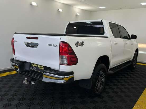 TOYOTA-HILUX-2.8 D-4D TURBO DIESEL CD SR 4X4 AUTOMÁTICO TOYOTA-HILUX-2022