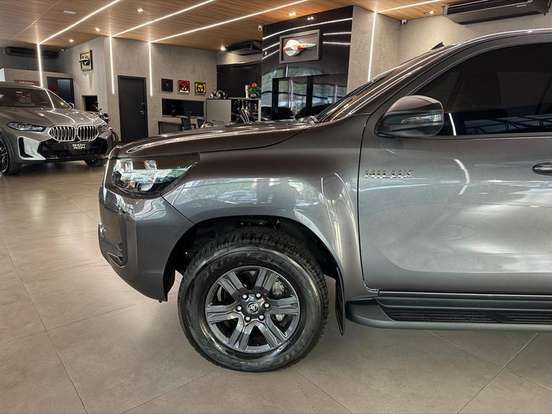 TOYOTA-HILUX-2025