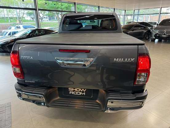 TOYOTA-HILUX-2.8 D-4D TURBO DIESEL CD SR 4X4 AUTOMÁTICO TOYOTA-HILUX-2025