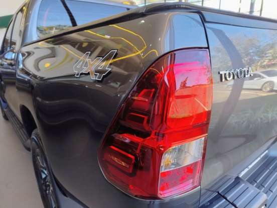 TOYOTA-HILUX-2.8 D-4D TURBO DIESEL CD SR 4X4 AUTOMÁTICO TOYOTA-HILUX-2024
