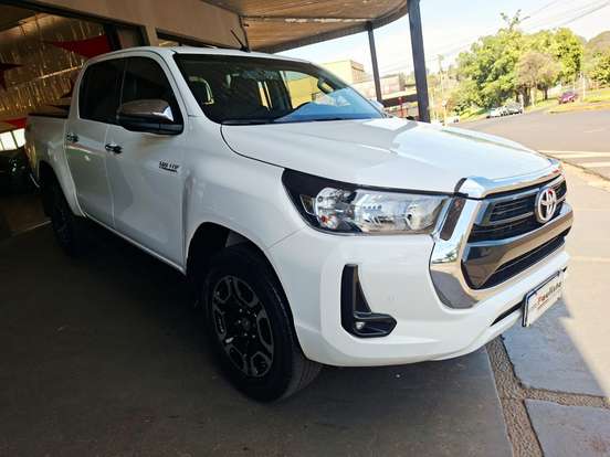 TOYOTA-HILUX-2021