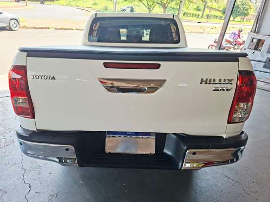 TOYOTA-HILUX-2021