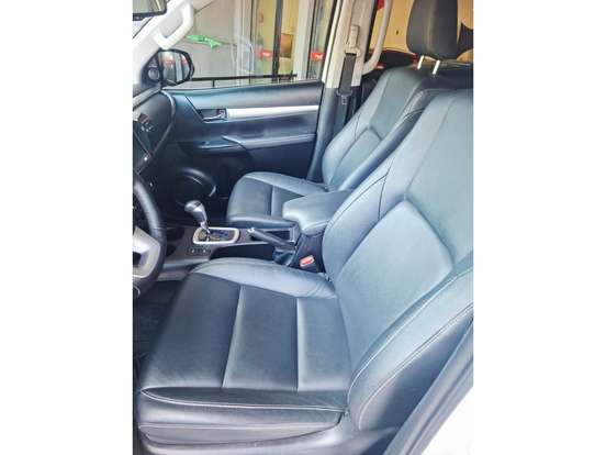 TOYOTA-HILUX-2021