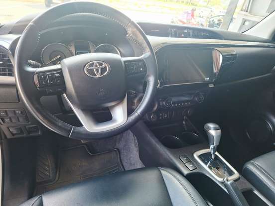 TOYOTA-HILUX-2021
