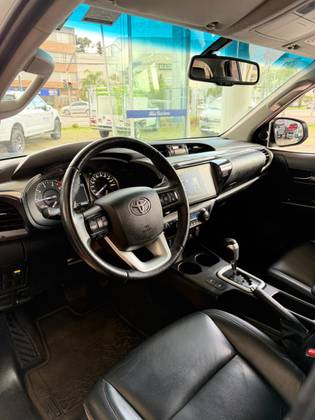 TOYOTA HILUX 2.8 D-4D TURBO DIESEL CD SRV 4X4 AUTOMÁTICO