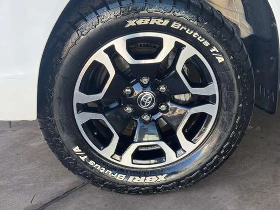 TOYOTA-HILUX-2.8 D-4D TURBO DIESEL CD SRV 4X4 AUTOMÁTICO TOYOTA-HILUX-2024