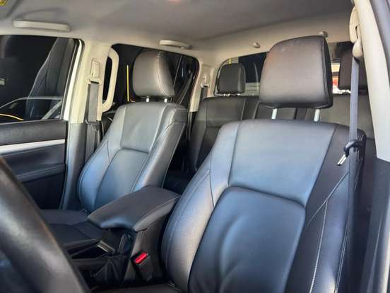 TOYOTA-HILUX-2024