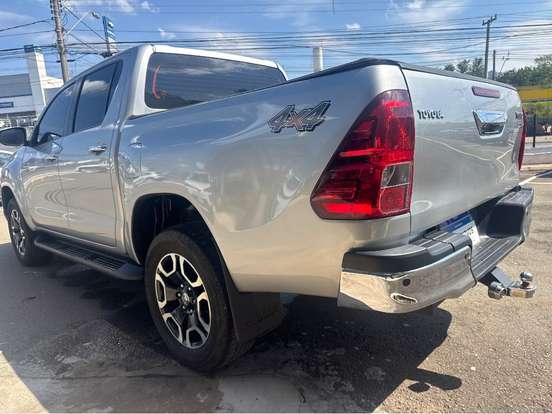 TOYOTA-HILUX-2022