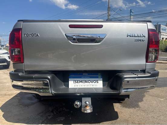 TOYOTA-HILUX-2022