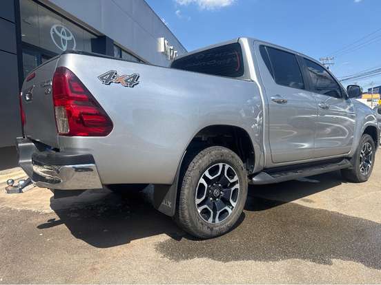 TOYOTA-HILUX-2022