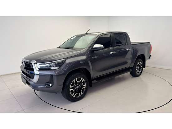 TOYOTA-HILUX-2025