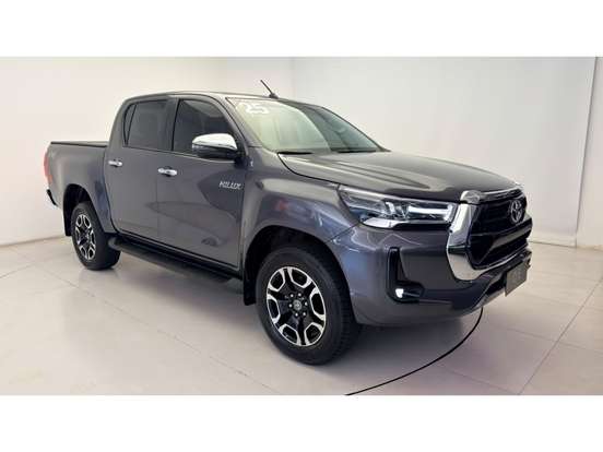 TOYOTA-HILUX-2.8 D-4D TURBO DIESEL CD SRV 4X4 AUTOMÁTICO TOYOTA-HILUX-2025