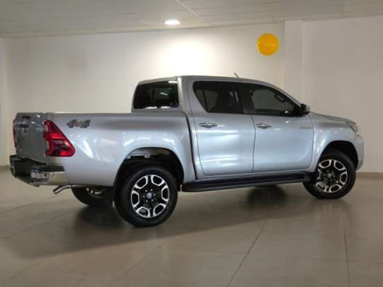TOYOTA-HILUX-2.8 D-4D TURBO DIESEL CD SRV 4X4 AUTOMÁTICO TOYOTA-HILUX-2024