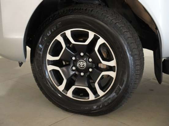 TOYOTA-HILUX-2.8 D-4D TURBO DIESEL CD SRV 4X4 AUTOMÁTICO TOYOTA-HILUX-2024