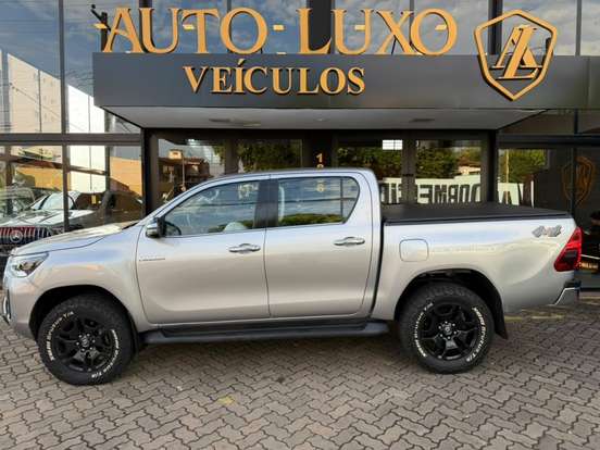 TOYOTA-HILUX-2.8 D-4D TURBO DIESEL CD SRX 4X4 AUTOMÁTICO TOYOTA-HILUX-2022