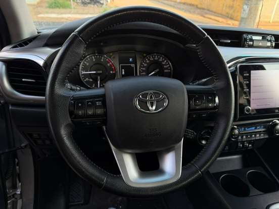 TOYOTA-HILUX-2022
