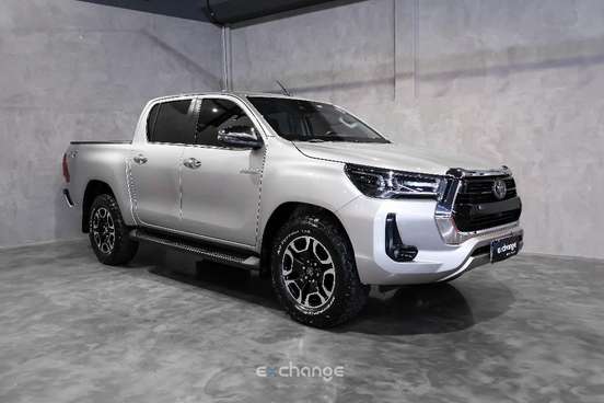 TOYOTA-HILUX-2.8 D-4D TURBO DIESEL CD SRX 4X4 AUTOMÁTICO TOYOTA-HILUX-2022