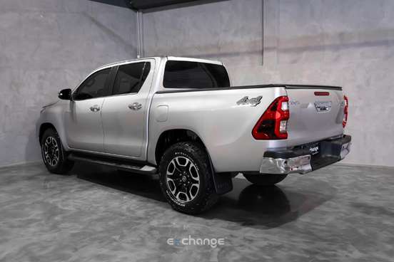 TOYOTA-HILUX-2.8 D-4D TURBO DIESEL CD SRX 4X4 AUTOMÁTICO TOYOTA-HILUX-2022