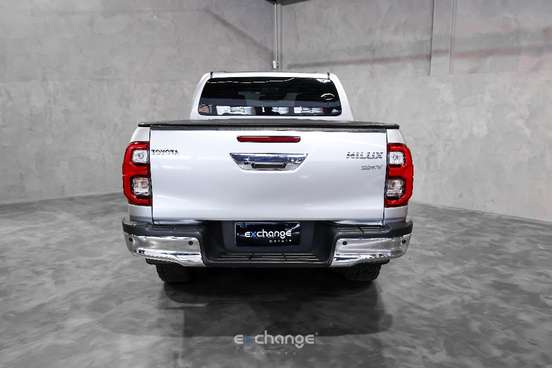 TOYOTA-HILUX-2.8 D-4D TURBO DIESEL CD SRX 4X4 AUTOMÁTICO TOYOTA-HILUX-2022