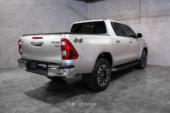TOYOTA-HILUX-2.8 D-4D TURBO DIESEL CD SRX 4X4 AUTOMÁTICO TOYOTA-HILUX-2022