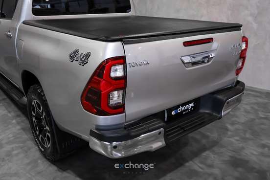 TOYOTA-HILUX-2.8 D-4D TURBO DIESEL CD SRX 4X4 AUTOMÁTICO TOYOTA-HILUX-2022