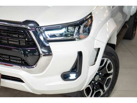 TOYOTA-HILUX-2.8 D-4D TURBO DIESEL CD SRX 4X4 AUTOMÁTICO TOYOTA-HILUX-2026
