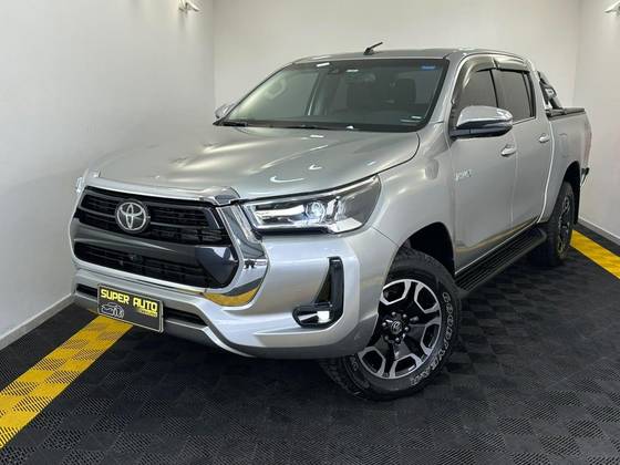 TOYOTA HILUX 2.8 D-4D TURBO DIESEL CD SRX 4X4 AUTOMÁTICO