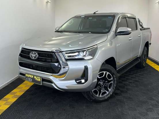 TOYOTA-HILUX-2.8 D-4D TURBO DIESEL CD SRX 4X4 AUTOMÁTICO TOYOTA-HILUX-2022