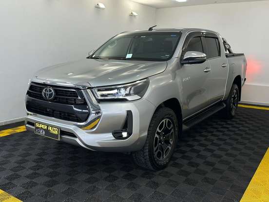 TOYOTA-HILUX-2.8 D-4D TURBO DIESEL CD SRX 4X4 AUTOMÁTICO TOYOTA-HILUX-2022