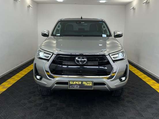 TOYOTA-HILUX-2.8 D-4D TURBO DIESEL CD SRX 4X4 AUTOMÁTICO TOYOTA-HILUX-2022