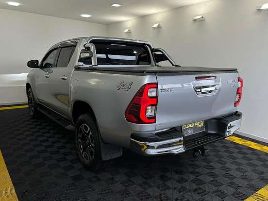 TOYOTA-HILUX-2022