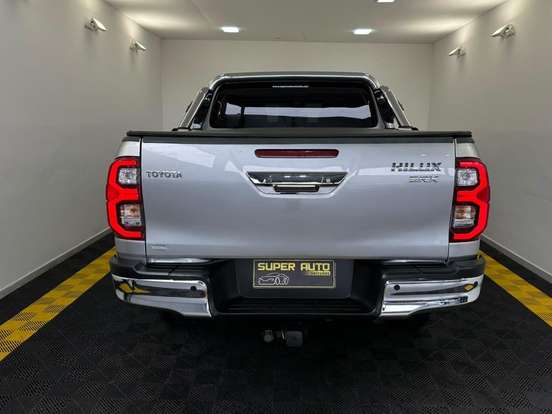 TOYOTA-HILUX-2.8 D-4D TURBO DIESEL CD SRX 4X4 AUTOMÁTICO TOYOTA-HILUX-2022