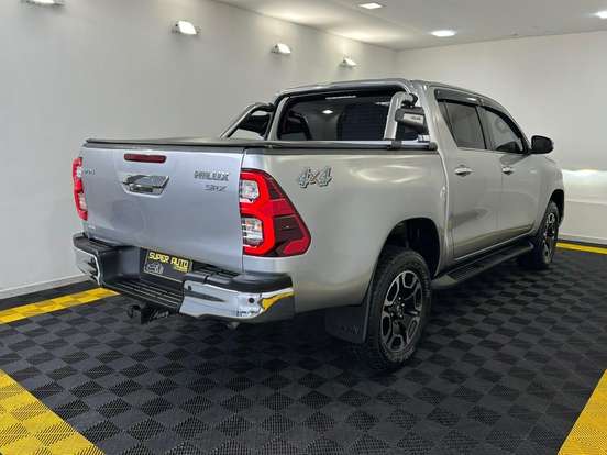 TOYOTA-HILUX-2.8 D-4D TURBO DIESEL CD SRX 4X4 AUTOMÁTICO TOYOTA-HILUX-2022