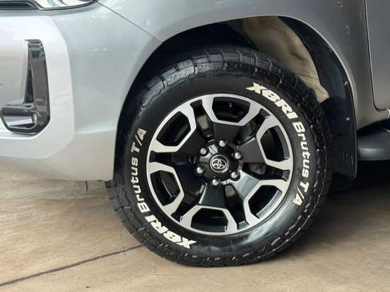 TOYOTA-HILUX-2021