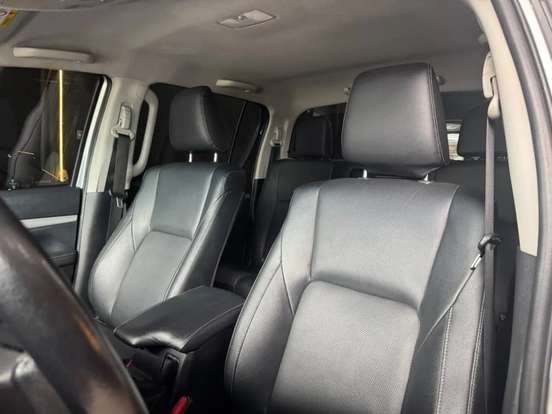 TOYOTA-HILUX-2.8 D-4D TURBO DIESEL CD SRX 4X4 AUTOMÁTICO TOYOTA-HILUX-2021