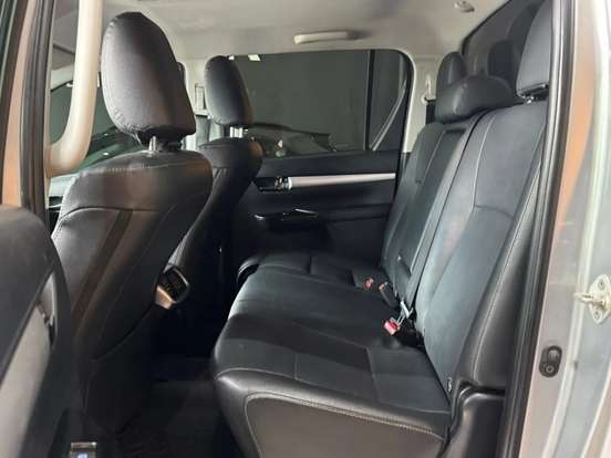 TOYOTA-HILUX-2.8 D-4D TURBO DIESEL CD SRX 4X4 AUTOMÁTICO TOYOTA-HILUX-2021