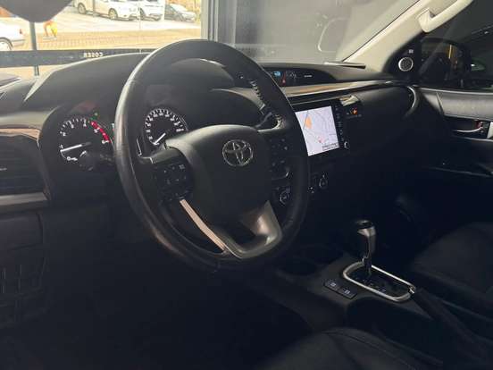TOYOTA-HILUX-2021