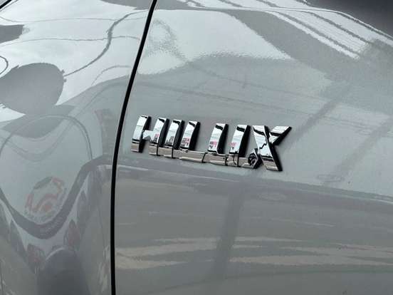TOYOTA-HILUX-2021